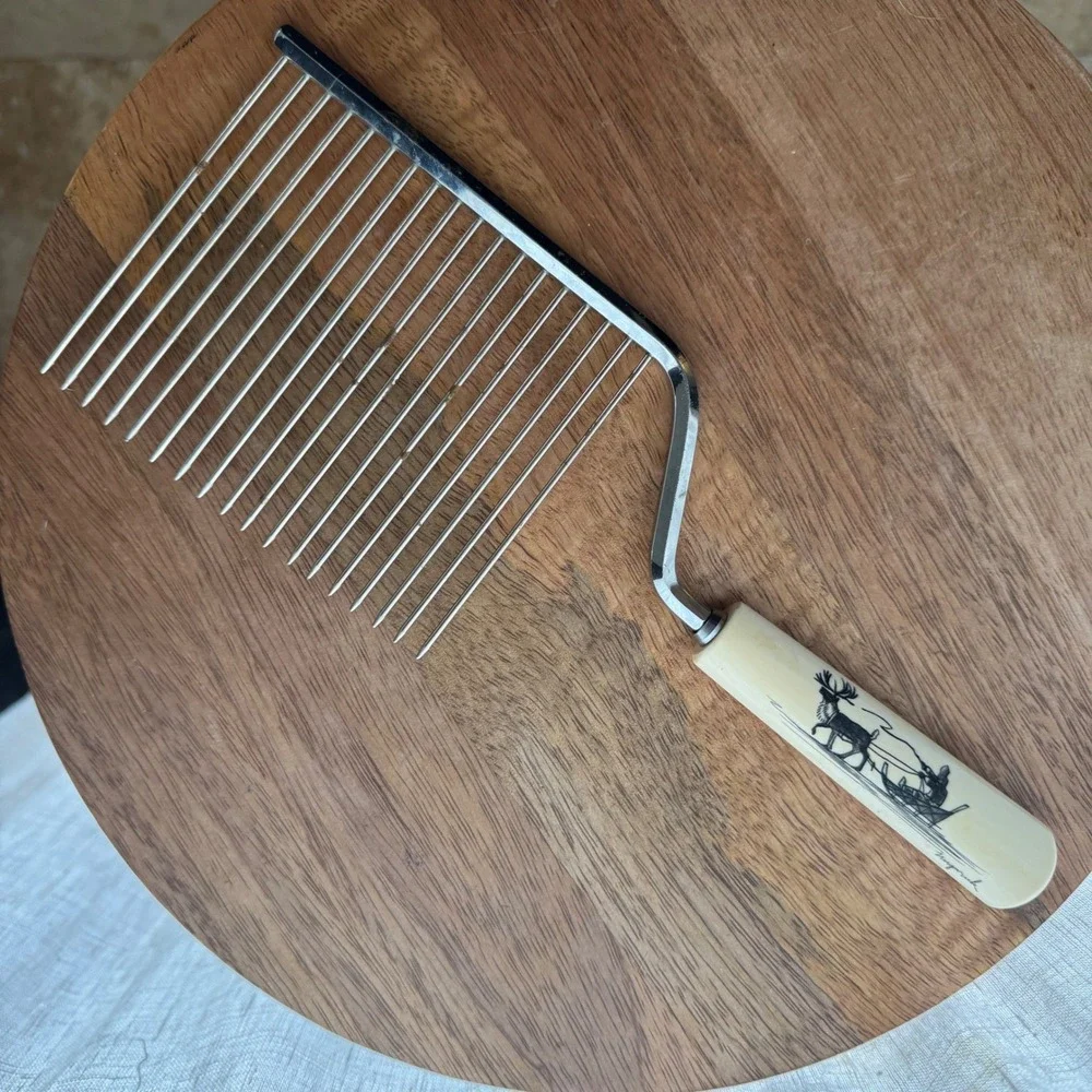 Vintage Scrimshaw Cake Breaker Cutter Nuguruk Carving Alaska Sled Reindeer